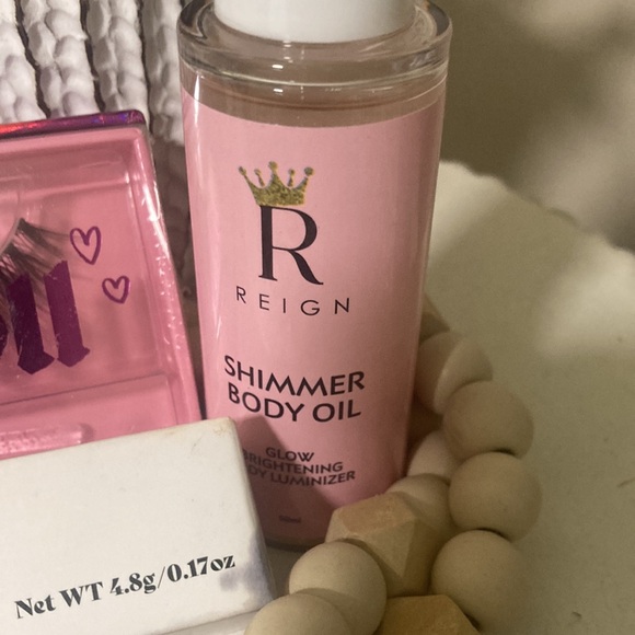 Fake eyelashes ,lash glueShimmer  Body Oil never been used from Sephora. - Picture 2 of 3